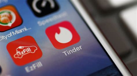 70,000 Tinder Photos Leaked to Cyber